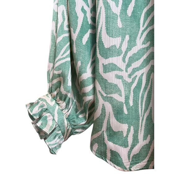 Vince Camuto Abstract Zebra Print Blouse Ruffle Top | Plus 3X, Green Cream NEW - Picture 11 of 14